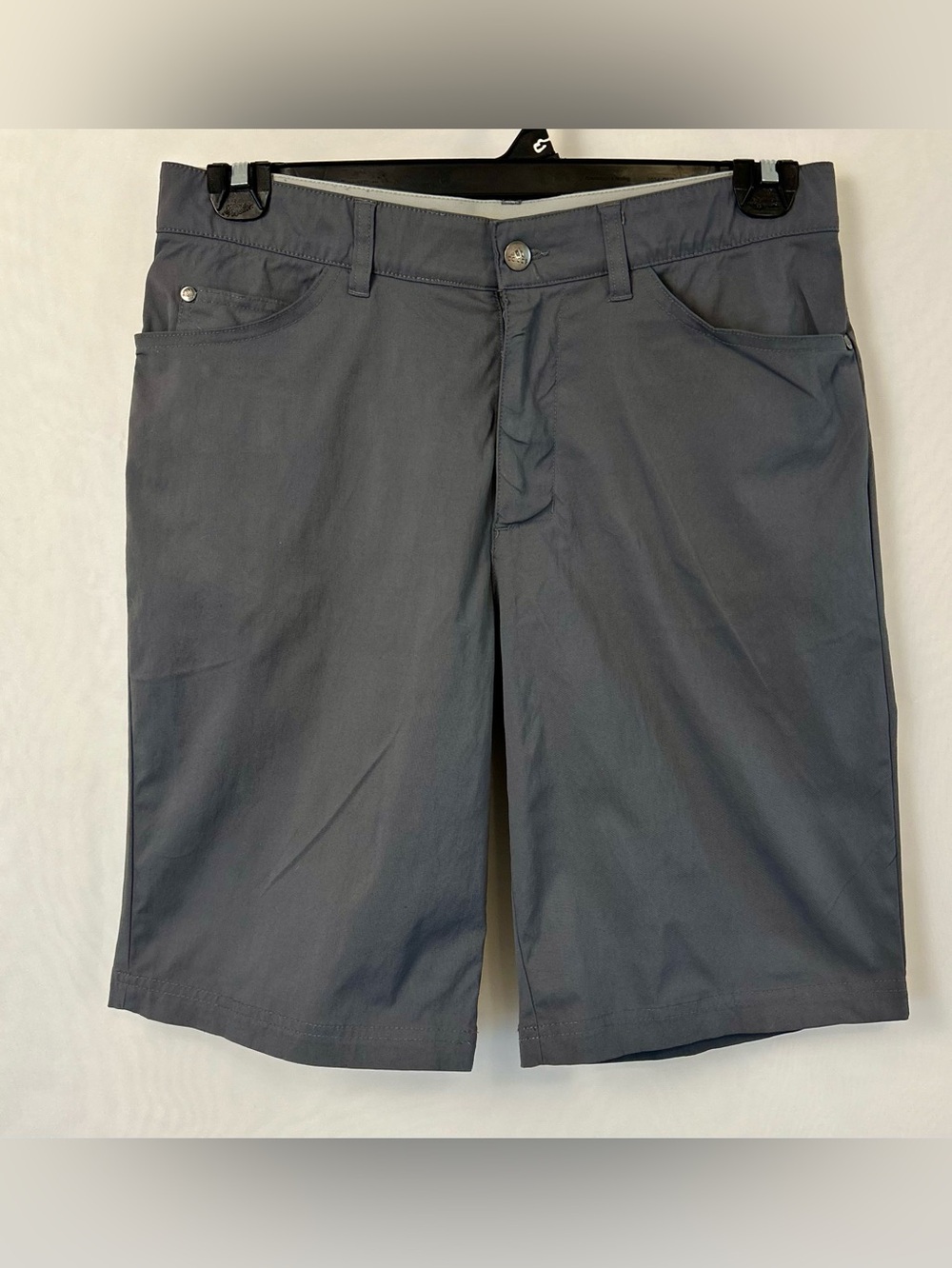 Men’s Adidas Gray Lightweight 8” inseam Golf Shorts / Size 32